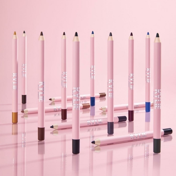 KYLIE COSMETICS GEL EYELINER PENCIL. - Picture 6 of 13